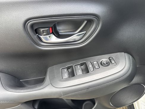 Used 2023 Honda HR-V LX image 7