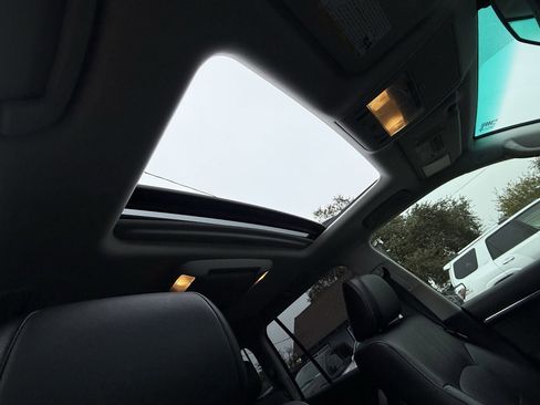 Used 2015 Toyota Land Cruiser image 17