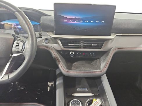 Used 2025 Ford Explorer ST-Line w/ ST-Line Street Pack AWD/4WD image 18