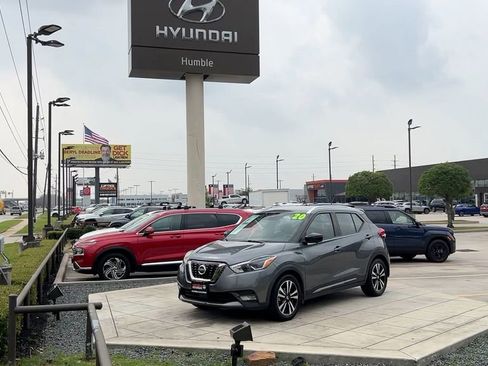 Used 2020 Nissan Kicks SR w/ SR Premium Package image 40