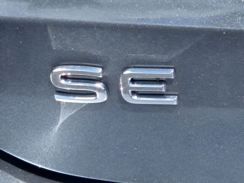 Certified 2025 Volkswagen Taos SE FWD image 31