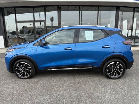 Used 2022 Chevrolet Bolt EUV Premier w/ Sun & Sound Package FWD image 5