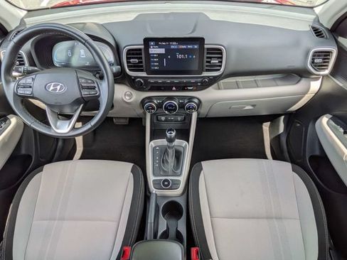 Used 2025 Hyundai Venue SEL FWD image 17