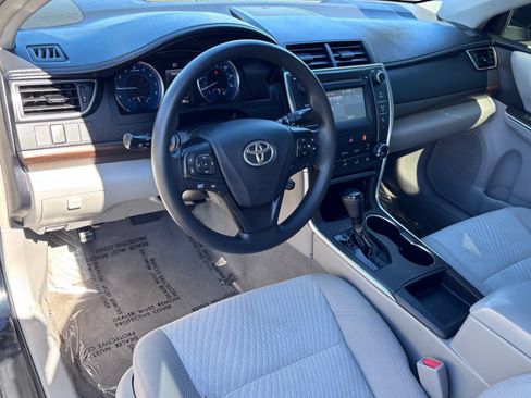 Used 2017 Toyota Camry LE FWD image 17