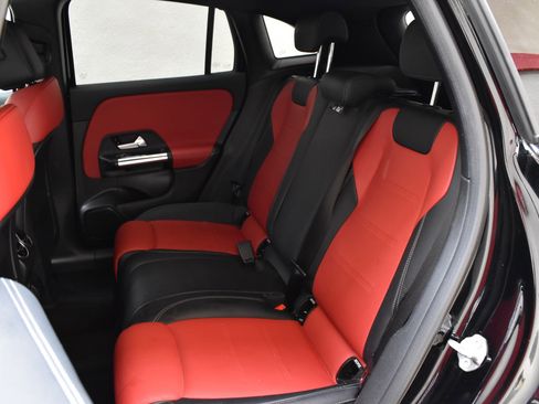 Used 2021 Mercedes-Benz GLA 250 4MATIC w/ AMG Line Exterior image 25