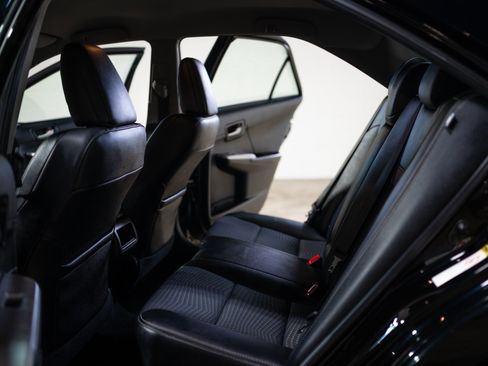 Used 2014 Toyota Camry SE image 25