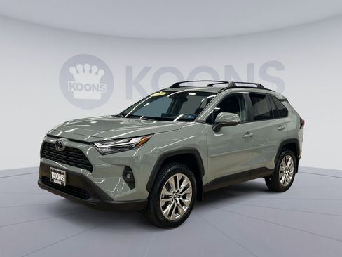 Used 2023 Toyota RAV4 XLE Premium image 5