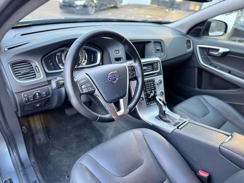 Used 2018 Volvo V60 T5 Cross Country w/ Convenience Package image 13