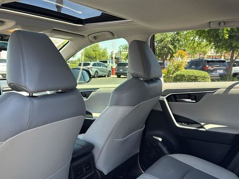 Used 2019 Toyota RAV4 Limited image 23