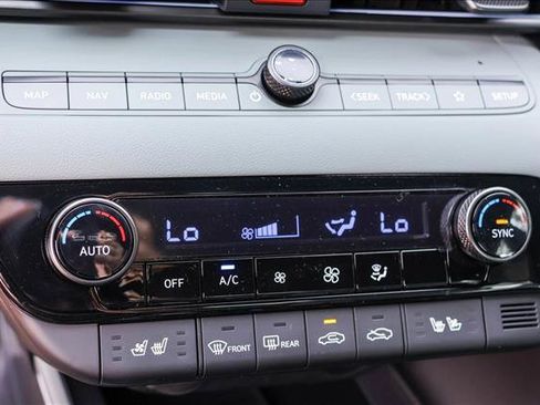 New 2025 Hyundai Elantra Limited image 20