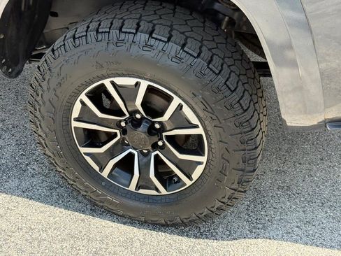 Used 2020 Toyota Tacoma TRD Sport w/ Technology Package AWD/4WD image 11