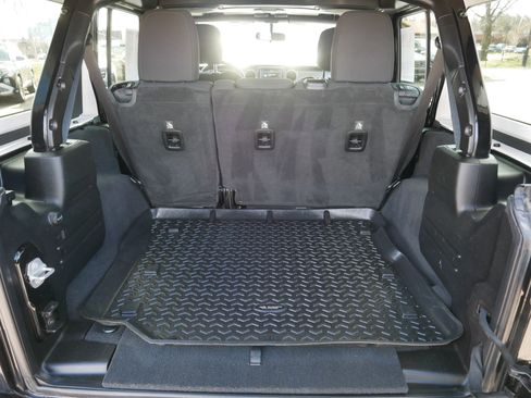 Used 2018 Jeep Wrangler Unlimited Sport S image 18