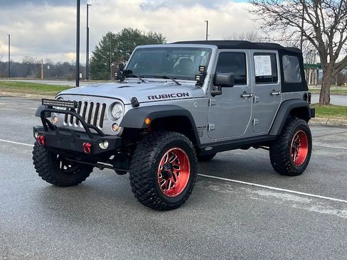 Used 2017 Jeep Wrangler Unlimited Rubicon w/ Connectivity Group image 24