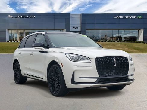 Used 2023 Lincoln Corsair Reserve w/ Equipment Group 201A AWD/4WD image 2