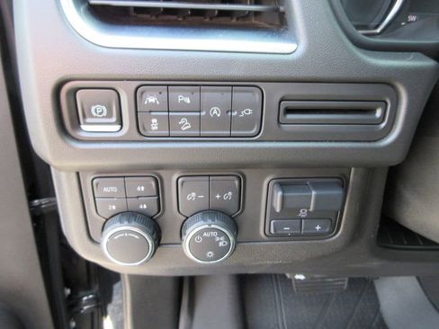 Used 2021 Chevrolet Tahoe Z71 w/ Z71 Signature Package image 26