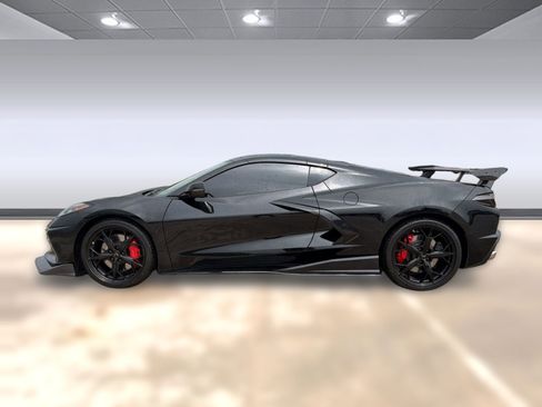 Used 2022 Chevrolet Corvette Stingray Premium Cpe w/ Z51 Performance Package RWD image 2