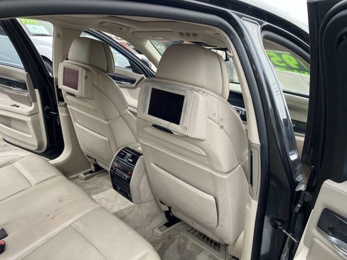 Used 2010 BMW 750i xDrive image 25