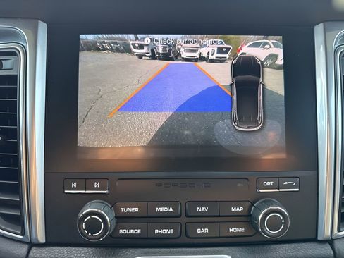 Used 2017 Porsche Macan Turbo image 23