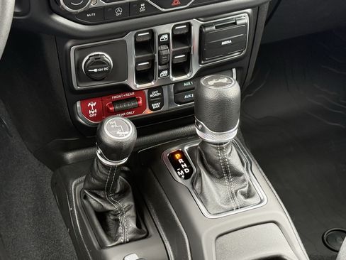 New 2026 Jeep Wrangler Unlimited Rubicon AWD/4WD image 15
