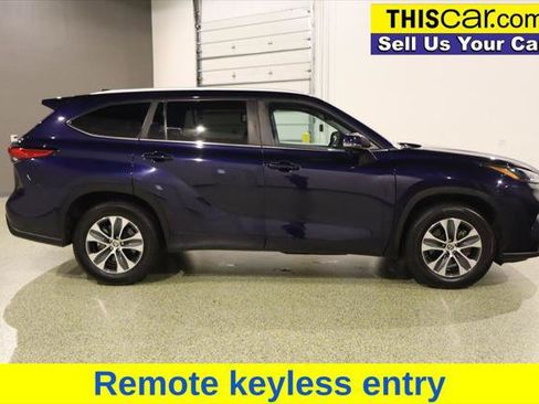 Used 2023 Toyota Highlander XLE FWD image 9