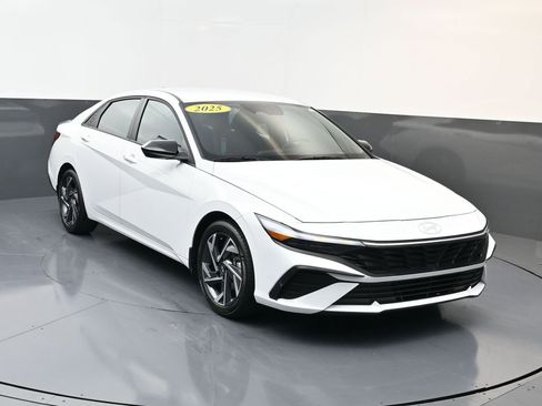 Certified 2025 Hyundai Elantra Sport image 1
