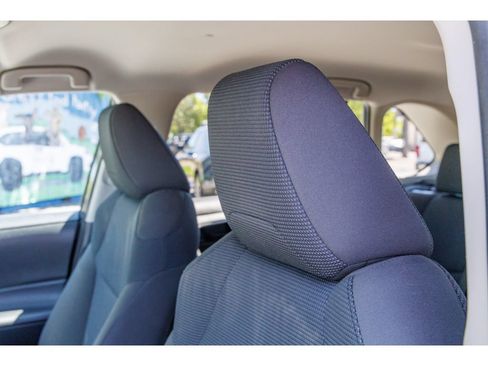 Used 2021 Toyota RAV4 LE AWD/4WD image 17