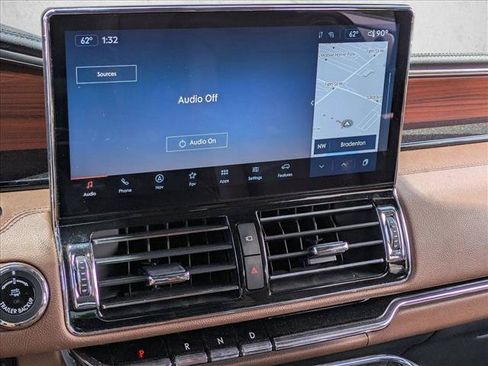 Used 2024 Lincoln Navigator Reserve AWD/4WD image 9