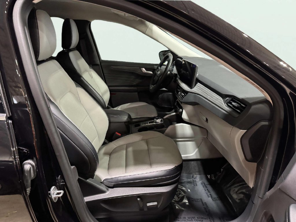 Used 2023 Ford Escape Platinum AWD/4WD image 25