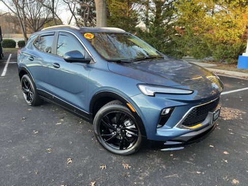 Used 2024 Buick Encore GX Sport Touring w/ Advanced Technology Package image 2