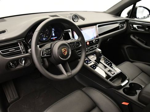 Used 2025 Porsche Macan Turbo image 4