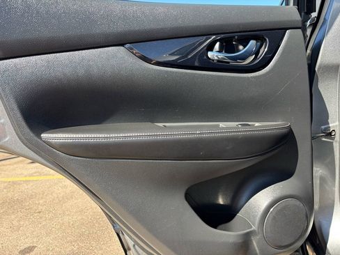 Used 2018 Nissan Rogue Sport SV image 16