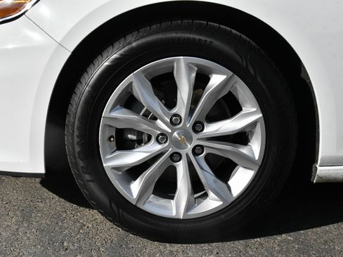 Used 2024 Chevrolet Malibu LT image 12