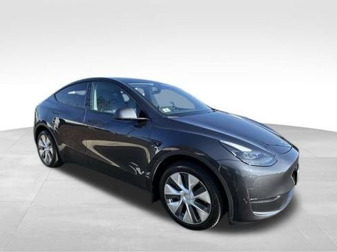 Used 2024 Tesla Model Y Long Range image 11