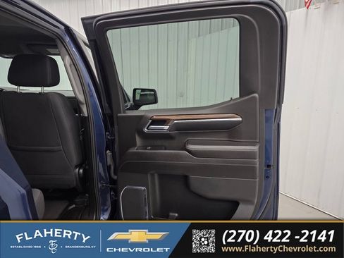 Used 2022 Chevrolet Silverado 1500 RST w/ Max Trailering Package AWD/4WD image 12