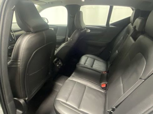 Used 2025 Volvo XC40 B5 Core image 13