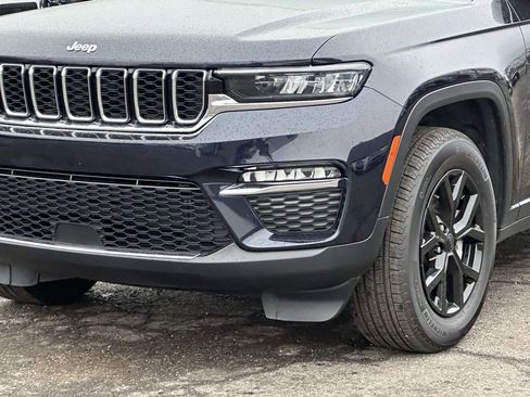 Used 2024 Jeep Grand Cherokee Limited image 8