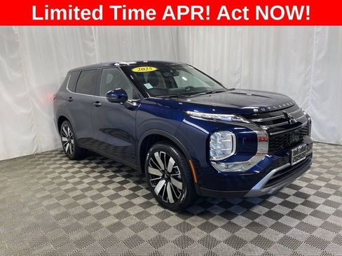 New 2025 Mitsubishi Outlander SE image 2