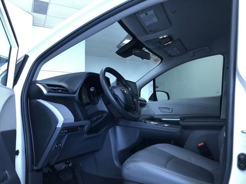 Certified 2023 Toyota Sienna LE image 10