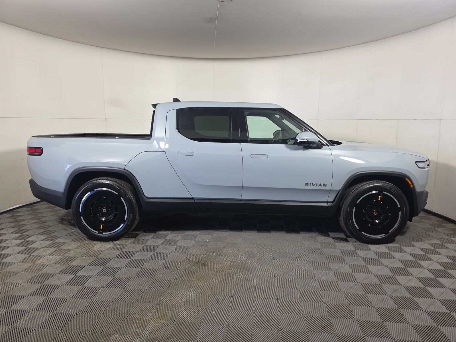 Used 2025 Rivian R1T Adventure Dual AWD/4WD image 6