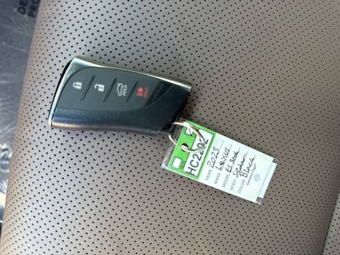 Used 2023 Lexus ES 300h w/ Premium Package FWD image 29