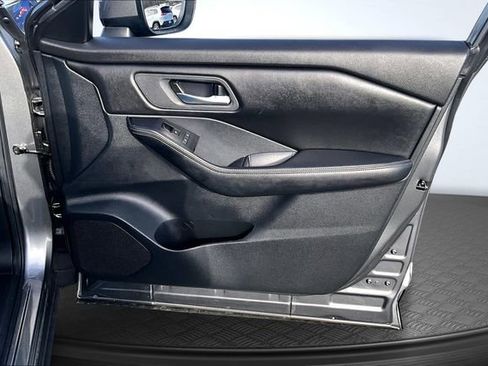 Used 2024 Nissan Rogue SV image 26