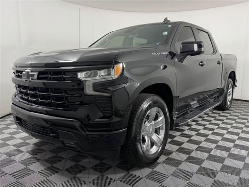 Used 2025 Chevrolet Silverado 1500 RST w/ Convenience Package II RWD image 2
