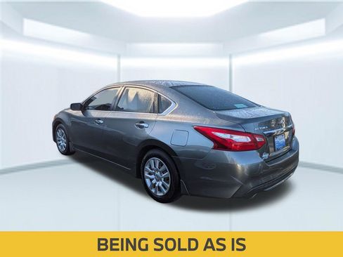 Used 2016 Nissan Altima 2.5 S w/ Interior Lighting Package FWD image 2