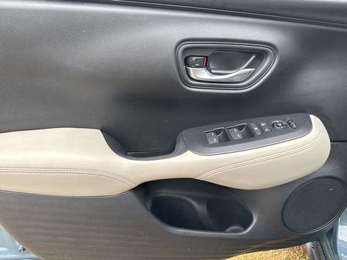 Used 2025 Honda HR-V LX image 16