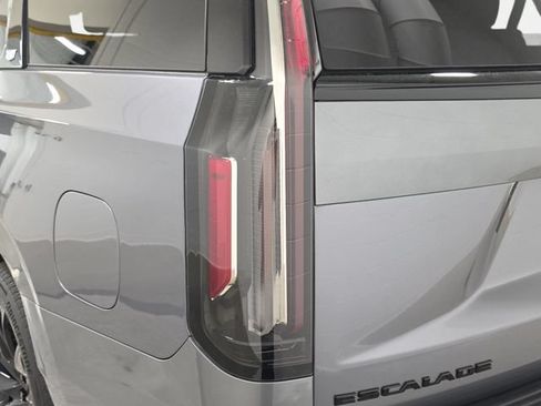 Used 2022 Cadillac Escalade Sport w/ Touring Package AWD/4WD image 32