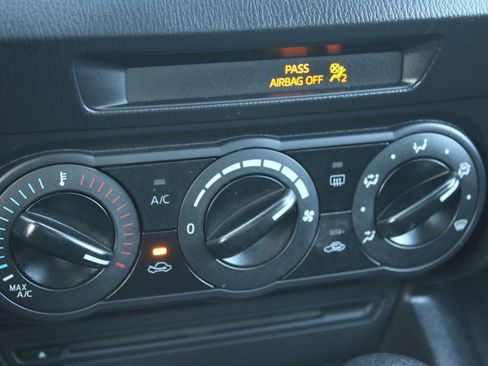 Used 2014 MAZDA MAZDA3 i Sport image 33