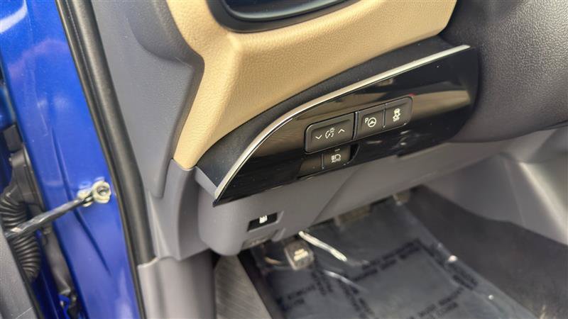 Used 2018 Toyota Prius Two w/ Prius Two Safety Plus Package FWD image 8