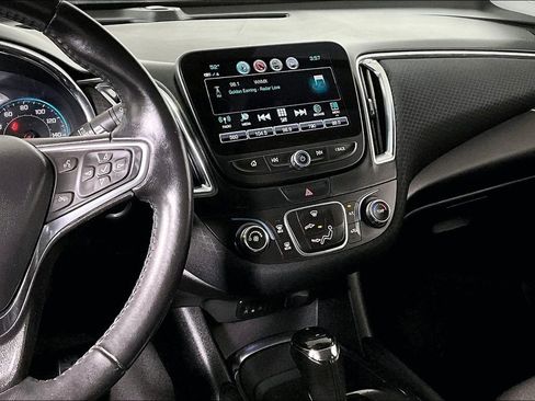 Used 2017 Chevrolet Malibu LT w/ Driver Confidence Package image 6