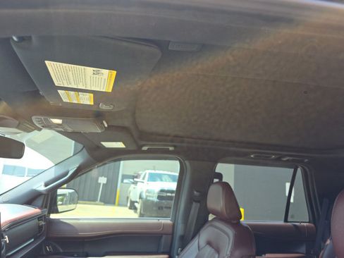 Used 2024 Ford Expedition Limited AWD/4WD image 9