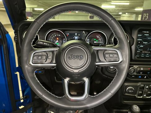 Used 2023 Jeep Wrangler Unlimited Sahara AWD/4WD image 22